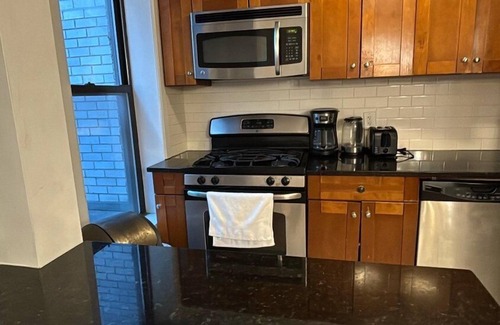 Sutton Place House | Trendy 5-Bedroom Home in Prime Location!