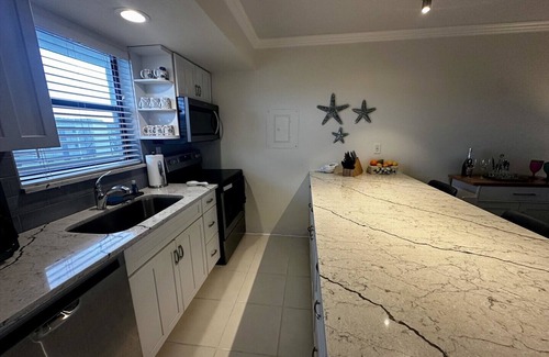 Marco Island Condo | Trendy and Guest Ready One Bedroom Condo in Prime Waterfront Resort Complex