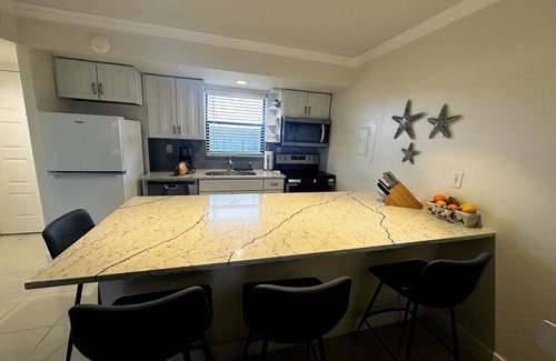 Marco Island Condo | Trendy and Guest Ready One Bedroom Condo in Prime Waterfront Resort Complex