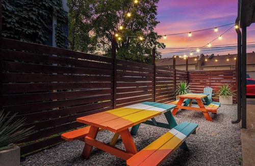 West End Apartment | Trendy Apt on Music Row! Walk to Dozens of Bars