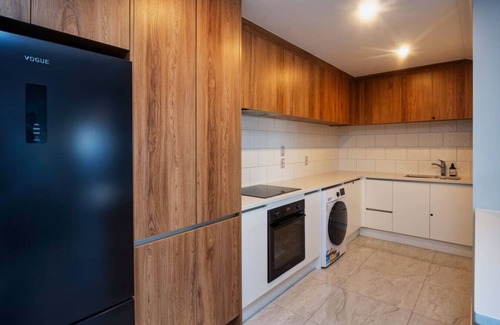 Forrest Hill Apartment | Trendy Castor Bay Apartment