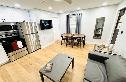 Lake Ridge Apartment | Trendy & Central 2 Bedroom Apt