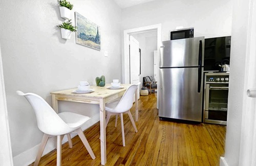 Lower Greenville Apartment | Trendy City Flat + Arboretum Tickets Included