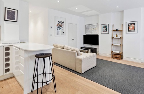 Shaftesbury Apartment | Trendy Clapham Garden Flat