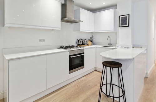 Shaftesbury Apartment | Trendy Clapham Garden Flat