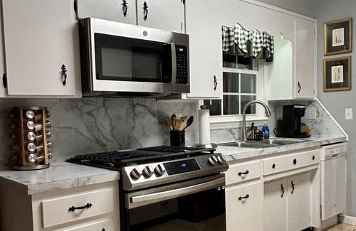 Orangeburg House | Trendy, cozy and casual 2 bedroom brick with garage