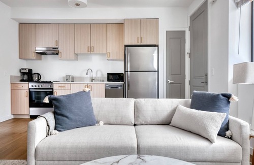 Palms Apartment | Trendy Culver City 1BR w/Gym & Roof Lounge, Walkable Area, by Blueground