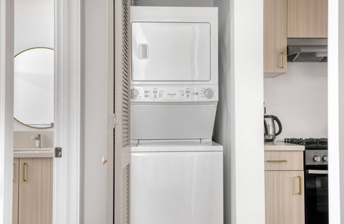 Palms Apartment | Trendy Culver City 1BR w/Gym & Roof Lounge, Walkable Area, by Blueground