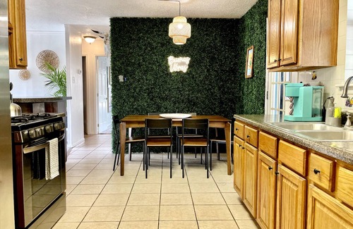 West San Antonio House | Trendy&Cute4BR+Pool-NearStMary’sUniversity&DTSA!