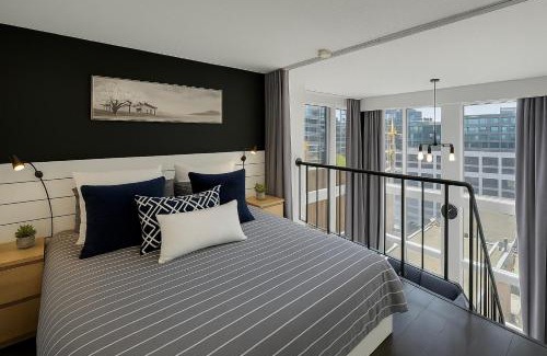 Downtown Vancouver Apartment | Trendy Downtown Loft Apartment - King Bed!