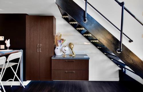 Downtown Vancouver Apartment | Trendy Downtown Loft Apartment - King Bed!