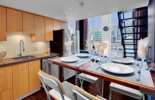 Downtown Vancouver Apartment | Trendy Downtown Loft Apartment - King Bed!