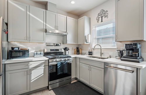 New Era Park House | Trendy Escape in the Heart of Sacramento!