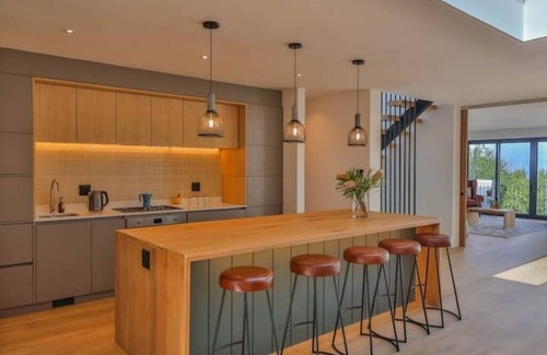 Voelklip House | Trendy family home, bright, mountain views & pool