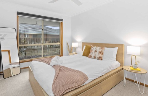 Grovedale House | Trendy Grovedale Residence Free WiFi