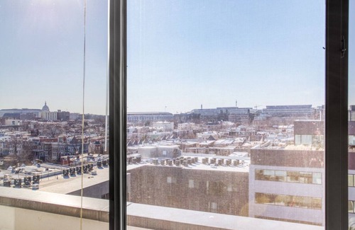 H Street Corridor Apartment | Trendy H Street 2 BR w/ Gym & Pool, near Union Station, by Blueground