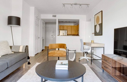 Logan Circle Apartment | Trendy Logan Circle 1BR w/ Gym, W/D & Pool, walk to bars, by Blueground