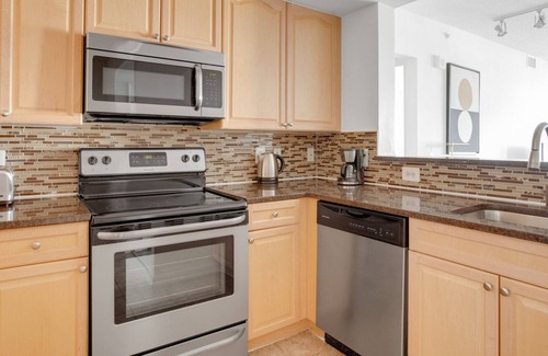 Logan Circle Apartment | Trendy Logan Circle 1BR w/ Gym, W/D & Pool, walk to bars, by Blueground