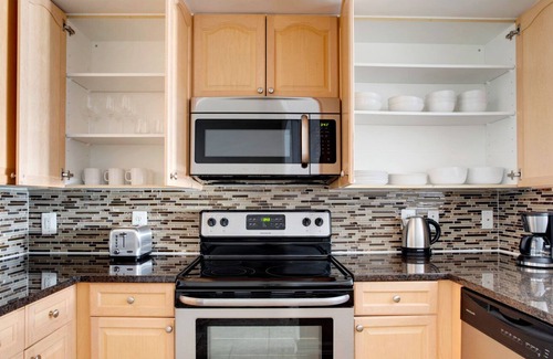 Logan Circle Apartment | Trendy Logan Circle 1BR w/ Gym, W/D & Pool, walk to bars, by Blueground