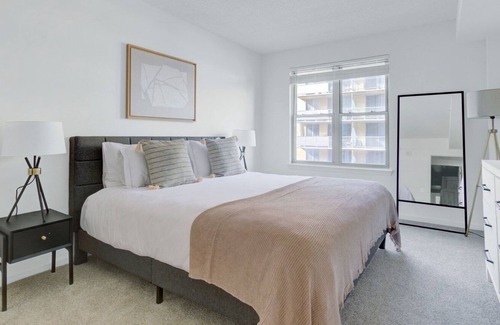 Logan Circle Apartment | Trendy Logan Circle 1BR w/ Gym, W/D & Pool, walk to bars, by Blueground