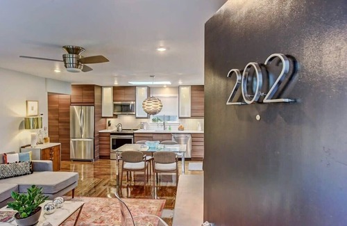 Cherry Condo | Trendy Myers Park 1BR King Condo | Queens Rd