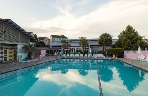 North Charleston House | Trendy Park Circle Home, Mins to Dtwn, CHS Beaches