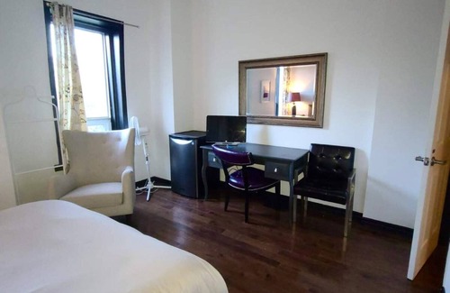 Church and Wellesley House | Trendy Private 2 bedrooms in the heart of Church street - with a rooftop balcony
