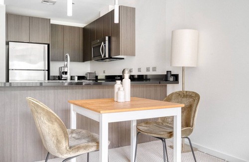 The Villas Apartment | Trendy Santana Row 1BR w/Gym & Pool, 10 mins to Google, by Blueground