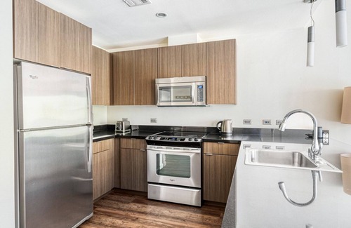 The Villas Apartment | Trendy Santana Row 1BR w/Gym & Pool, 10 mins to Google, by Blueground
