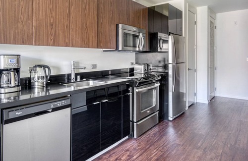 The Villas Apartment | Trendy Santana Row Studio w/ Gym & Pool, 10 mins to Google, by Blueground