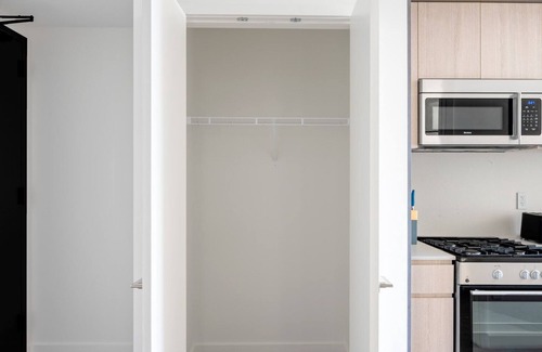 South Loop Apartment | Trendy South Loop 1BR w/Pool, Gym & Spa, nr Grant Park, by Blueground