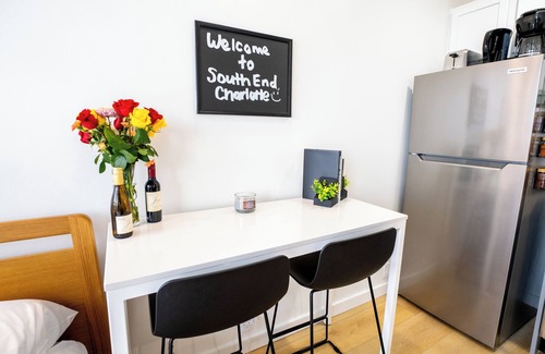 Charlotte Apartment | Trendy Southend Studio