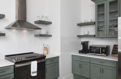 Cleveland Park Apartment | Trendy Spacious Condo, Walk to Coffee and Restaurants