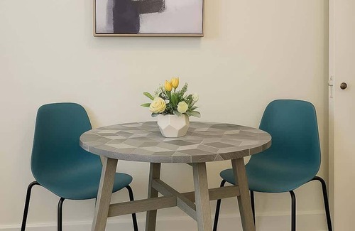 Hyde Park Apartment | Trendy Studio Apartment in Chicago