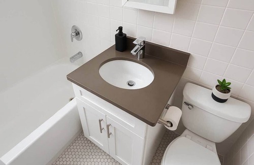 Hyde Park Apartment | Trendy Studio in Vibrant Area