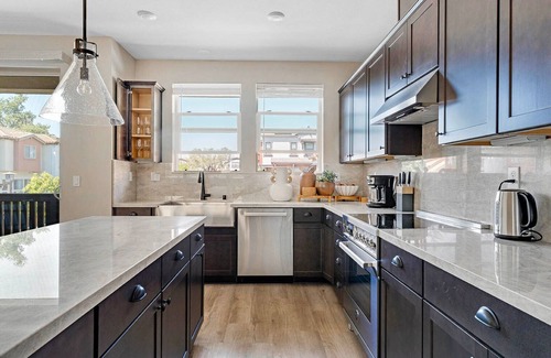 Sunnyvale House | Trendy Sunnyvale 3BR w/Parking & W/D, nr Groceries, by Blueground