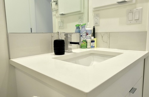Bridgeland House | TRENDY TOWNHOUSE IN THE HEART OF CALGARY! DISCOUNTED MONTHLY RATES.