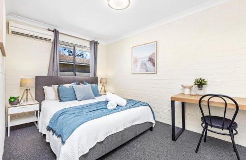 Wembley House | Trendy townhouse on lakes edge with lush parks