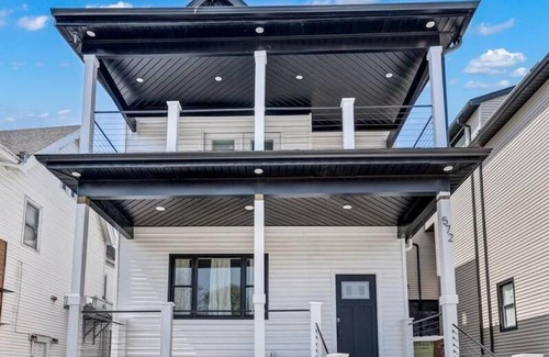 Lakeview Apartment | Trendy Two-Level Apartment