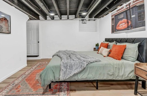 Lakeview Apartment | Trendy Two-Level Apartment