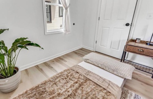 Lakeview Apartment | Trendy Two-Level Apartment