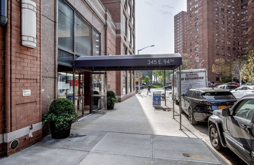 Upper East Side Apartment | Trendy UES Studio w/Doorman, Gym, Lounge & W/D, by Blueground