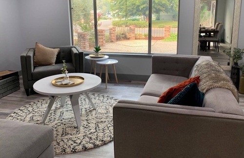 Redding House | Trendy Updated 3Bd/ 2 bth w/ Pool