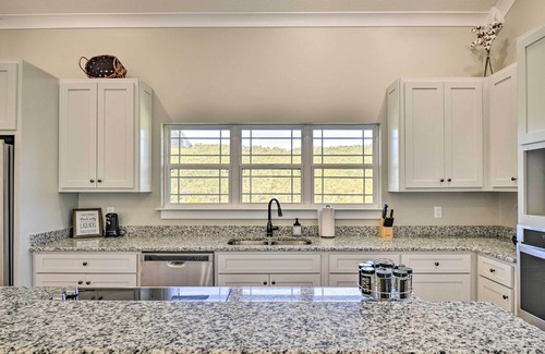Trenton House | Trenton House w/Mountain Views, Fire Pit & Grill!