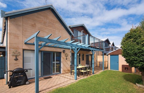 Dunsborough House | Tresco- Dunsborough Seaside home
