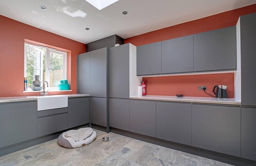 Wadebridge Cottage | TREVANION, pet friendly, with open fire in Rock