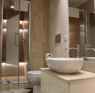 Rione II Trevi Apartment | Trevi Fountain Luxury Flat