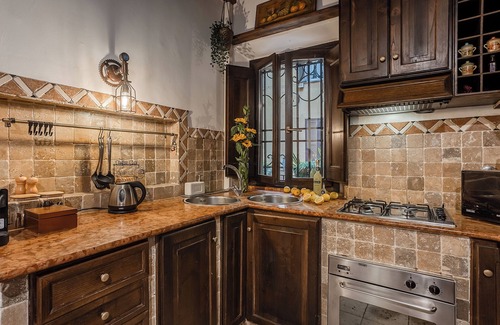 Rione II Trevi Apartment | Trevi Fountain Stylish Guesthouse
