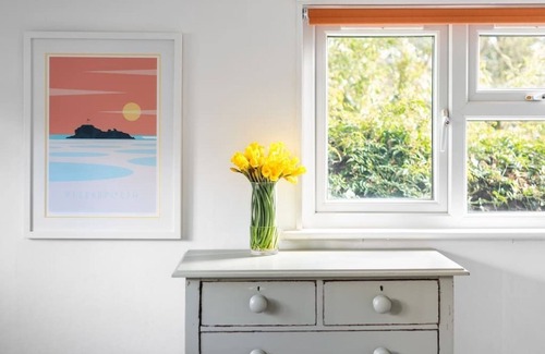 Maenporth House | Trevint - Modern beach house in Falmouth, private parking