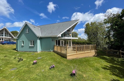 St Austell Cottage | Trewhiddle Villa 12 - a trewhiddle that sleeps 7 guests in 4 bedrooms